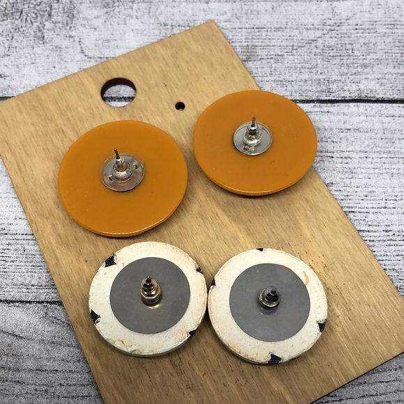 Vintage big button shape statement earrings. - Picture 4 of 6